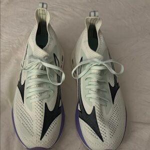 Women’s Mizuno Neo Zen running shoes size 10